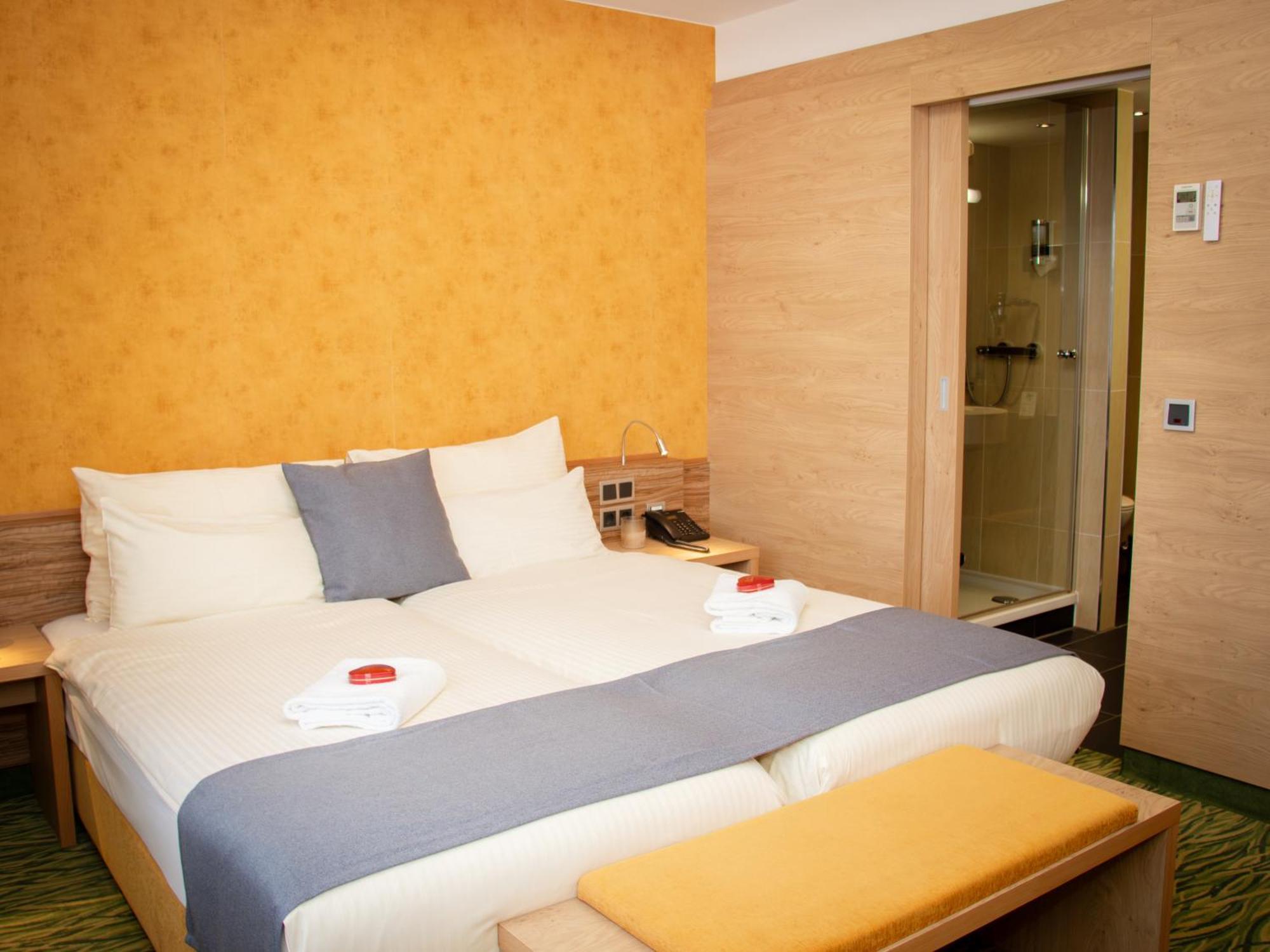Hotel Bildungsblick Kirchseeon エクステリア 写真